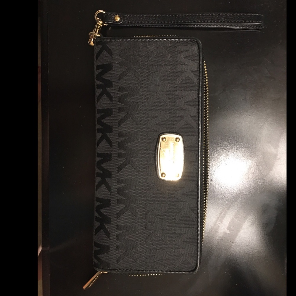 Michael Kors Large Jetsetter Wallet